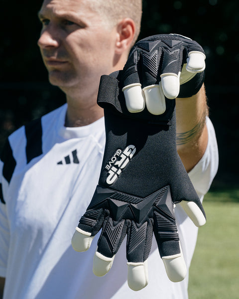 2024 GR1P Glove - Carbon