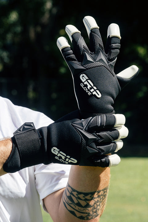 2024 GR1P Glove - Carbon