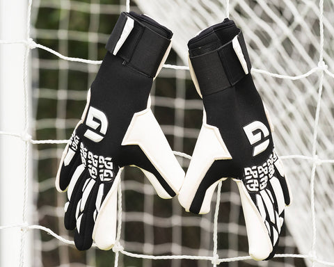 2023 GR1P Glove - Black & White